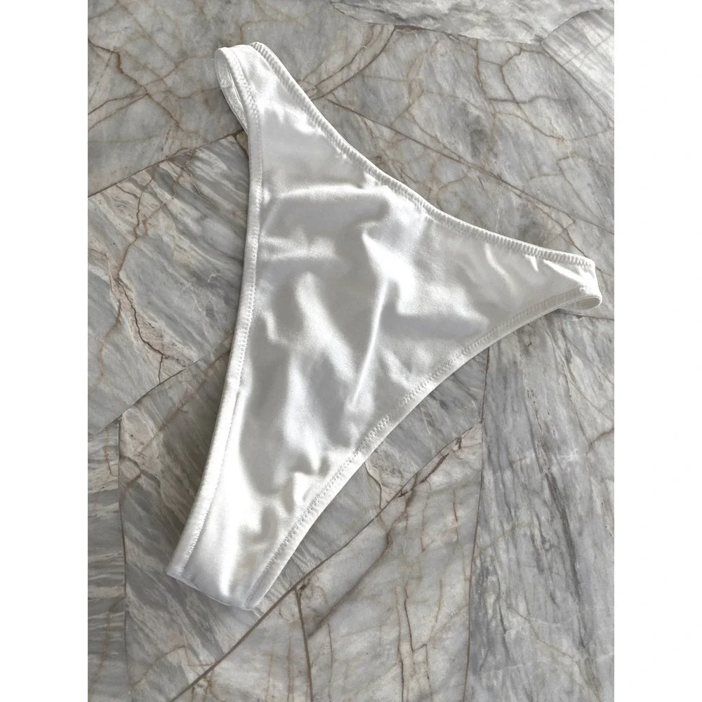 Natori White High Cut Thong Panty Shimmer Satin Finish Style 50362 Small